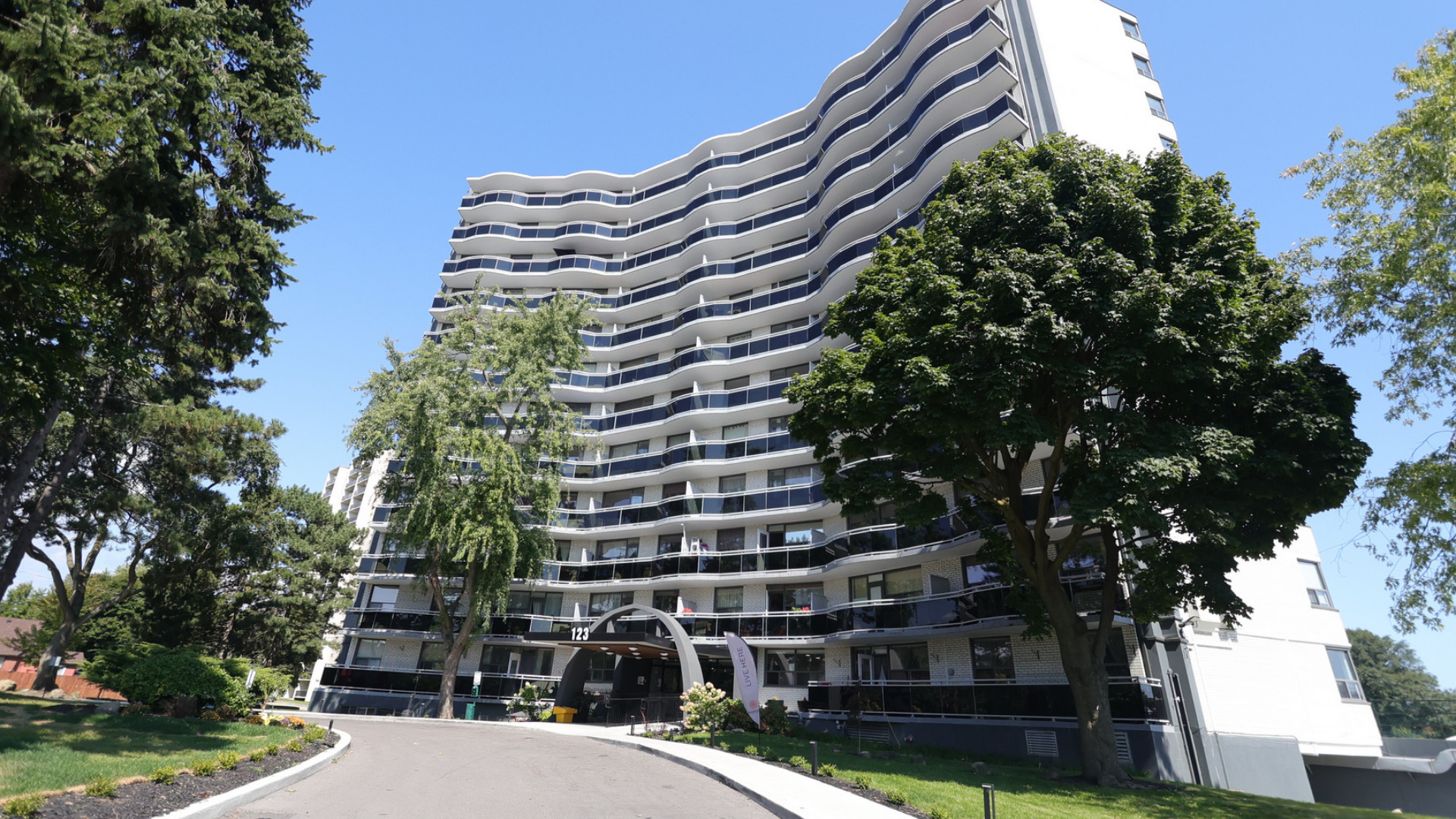 Exterior font of 6030 Bathurst Street